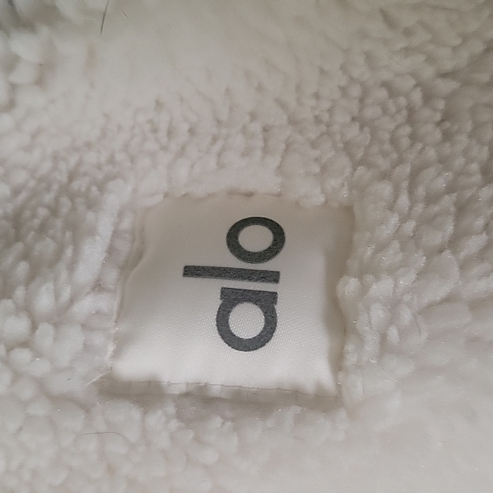 ALO Yoga Foxy Sherpa Jacket in Cream - Picture 5 of 5